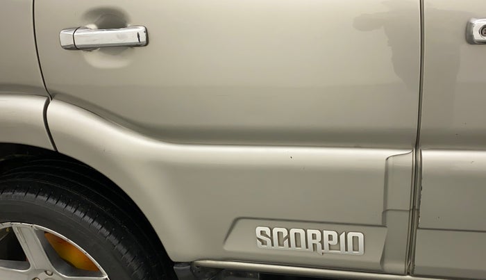2015 Mahindra Scorpio S8, Diesel, Manual, 81,749 km, Right rear door - Minor scratches