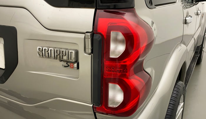 2015 Mahindra Scorpio S8, Diesel, Manual, 81,749 km, Right tail light - Minor scratches
