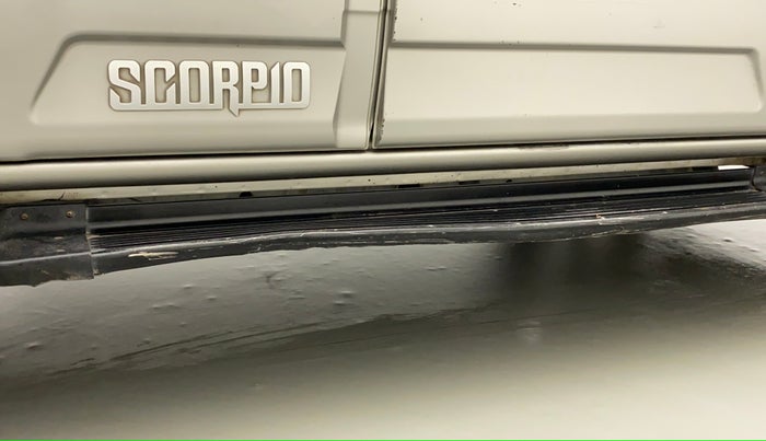 2015 Mahindra Scorpio S8, Diesel, Manual, 81,749 km, Right running board - Minor scratches