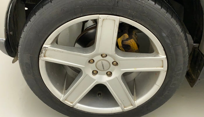 2015 Mahindra Scorpio S8, Diesel, Manual, 81,749 km, Left front tyre - Minor scratches