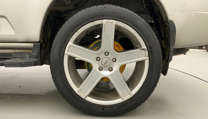 2015 Mahindra Scorpio S8, Diesel, Manual, 81,749 km, Left Rear Wheel