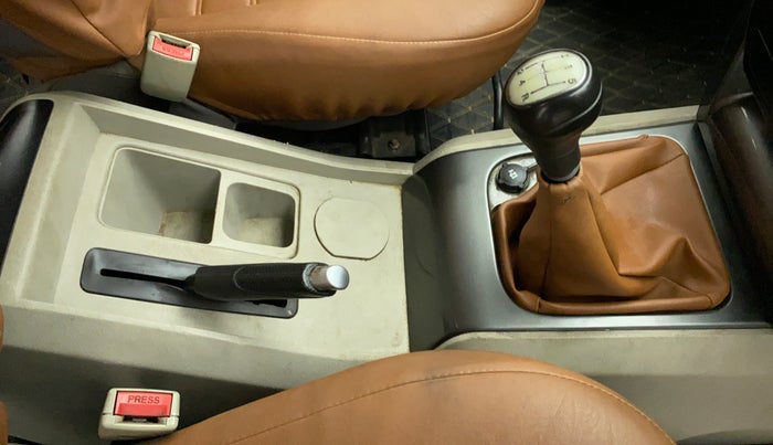 2015 Mahindra Scorpio S8, Diesel, Manual, 81,749 km, Gear Lever