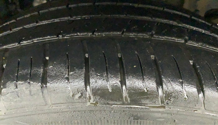 2015 Mahindra Scorpio S8, Diesel, Manual, 81,749 km, Left Front Tyre Tread