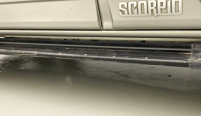 2015 Mahindra Scorpio S8, Diesel, Manual, 81,749 km, Left running board - Slight discoloration