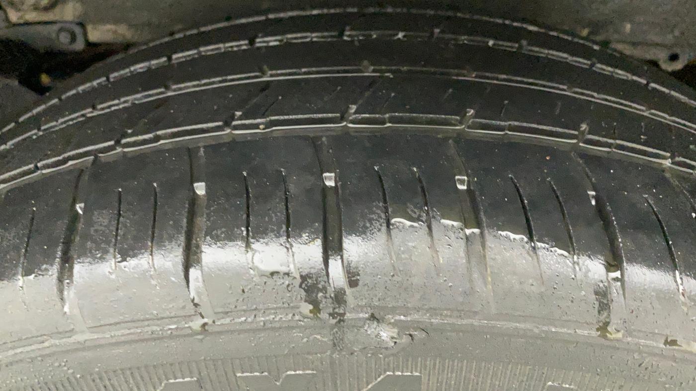 2015 Mahindra Scorpio S8, Diesel, Manual, 81,749 km, Left Rear Tyre Tread