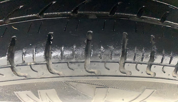 2017 Renault Kwid CLIMBER 1.0 AMT, Petrol, Automatic, 42,870 km, Left Rear Tyre Tread