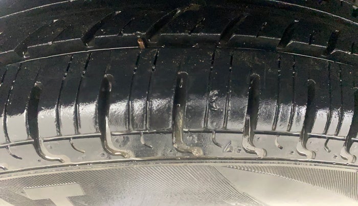 2017 Renault Kwid CLIMBER 1.0 AMT, Petrol, Automatic, 42,870 km, Right Rear Tyre Tread