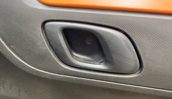 2017 Renault Kwid CLIMBER 1.0 AMT, Petrol, Automatic, 42,870 km, Driver Side Door Panels Control