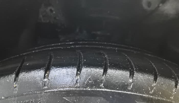 2018 Hyundai Elite i20 MAGNA EXECUTIVE 1.2, CNG, Manual, 36,127 km, Left Front Tyre Tread