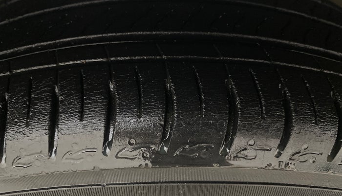 2022 Hyundai AURA SX PLUS 1.2 AMT, Petrol, Automatic, 36,263 km, Right Front Tyre Tread