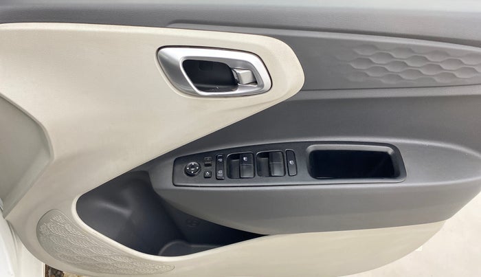 2022 Hyundai AURA SX PLUS 1.2 AMT, Petrol, Automatic, 36,263 km, Driver Side Door Panels Control