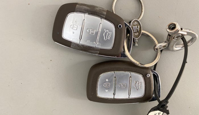 2022 Hyundai AURA SX PLUS 1.2 AMT, Petrol, Automatic, 36,263 km, Key Close Up