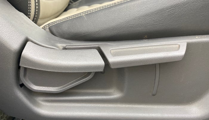 2022 Hyundai AURA SX PLUS 1.2 AMT, Petrol, Automatic, 36,263 km, Driver Side Adjustment Panel