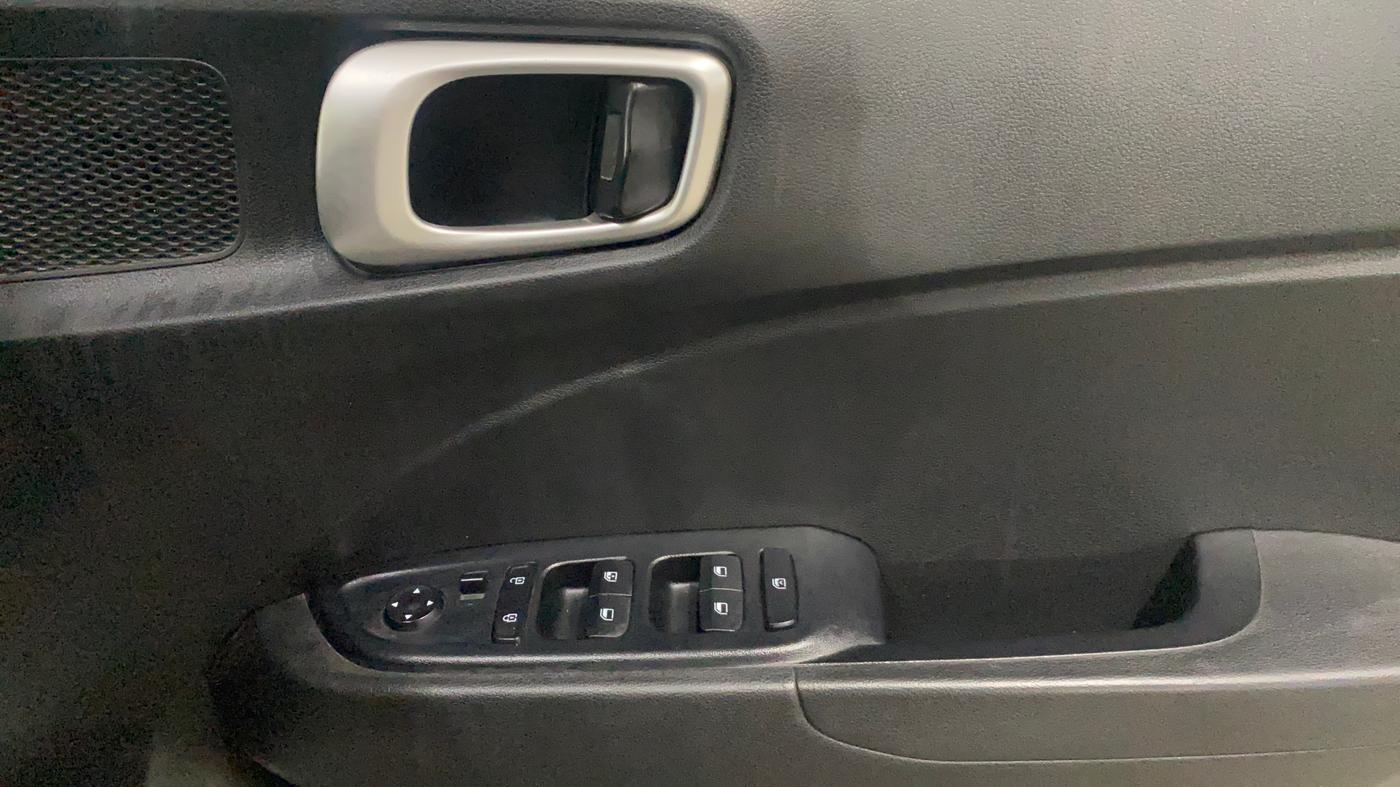 2019 Hyundai VENUE S 1.2, Petrol, Manual, 51,053 km, Driver Side Door Panels Control
