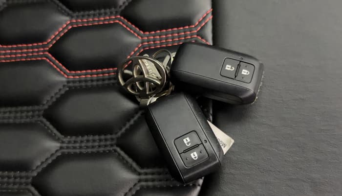 2025 Toyota Glanza V AMT, Petrol, Automatic, 16,921 km, Key Close Up