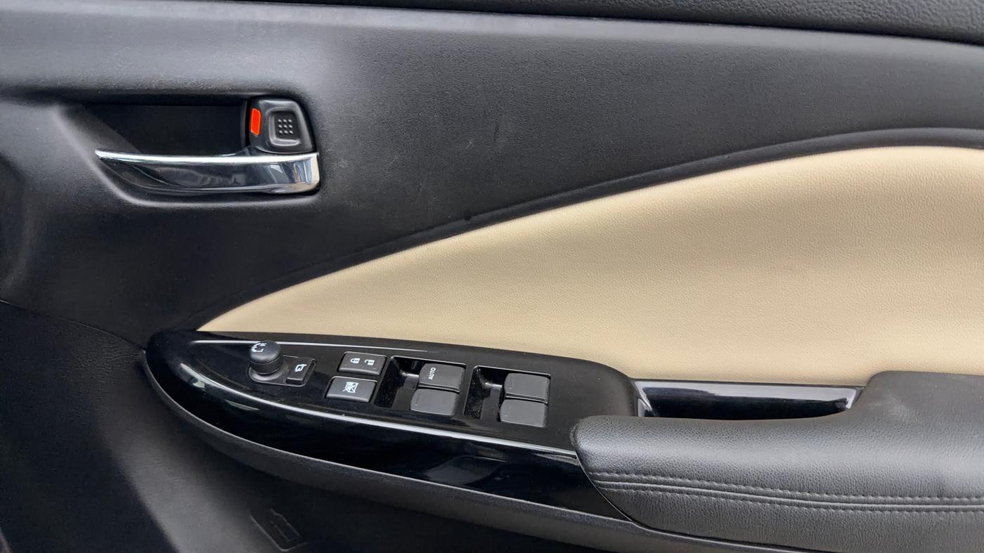 2025 Toyota Glanza V AMT, Petrol, Automatic, 16,921 km, Driver Side Door Panels Control