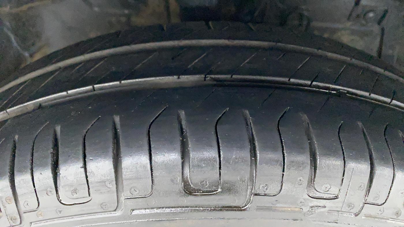 2015 Maruti Swift Dzire VDI BS IV, Diesel, Manual, 64,008 km, Right Front Tyre Tread