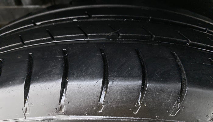 2017 Maruti Swift VDI, Diesel, Manual, 80,776 km, Right Rear Tyre Tread