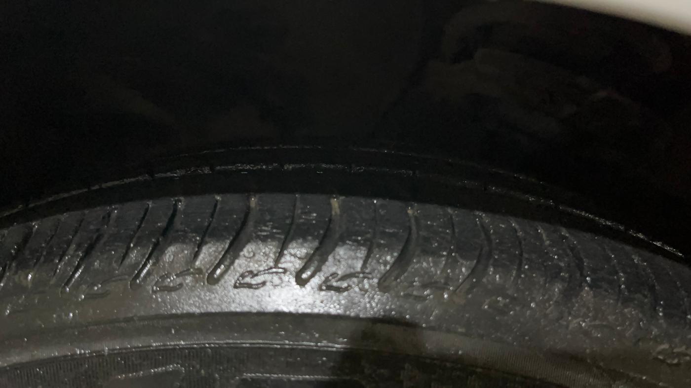 2015 Hyundai Grand i10 ASTA AT 1.2 KAPPA VTVT, Petrol, Automatic, 80,939 km, Right Front Tyre Tread