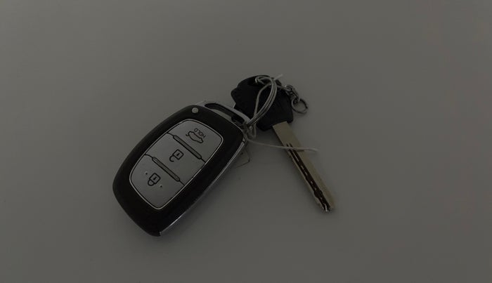 2015 Hyundai Grand i10 ASTA AT 1.2 KAPPA VTVT, Petrol, Automatic, 80,939 km, Key Close Up