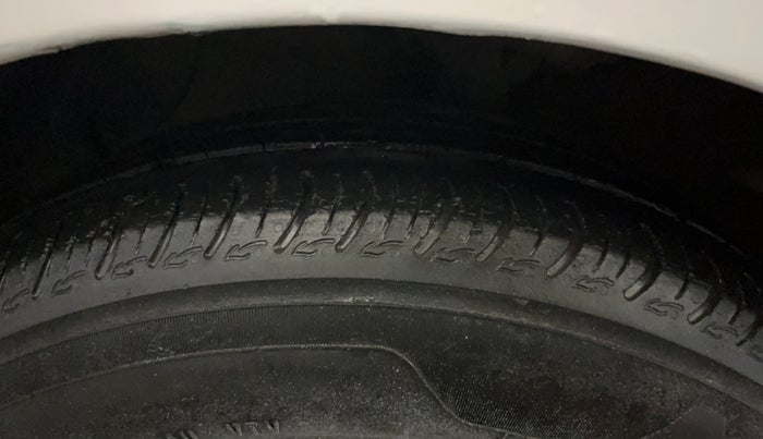 2015 Hyundai Grand i10 ASTA AT 1.2 KAPPA VTVT, Petrol, Automatic, 80,939 km, Left Front Tyre Tread