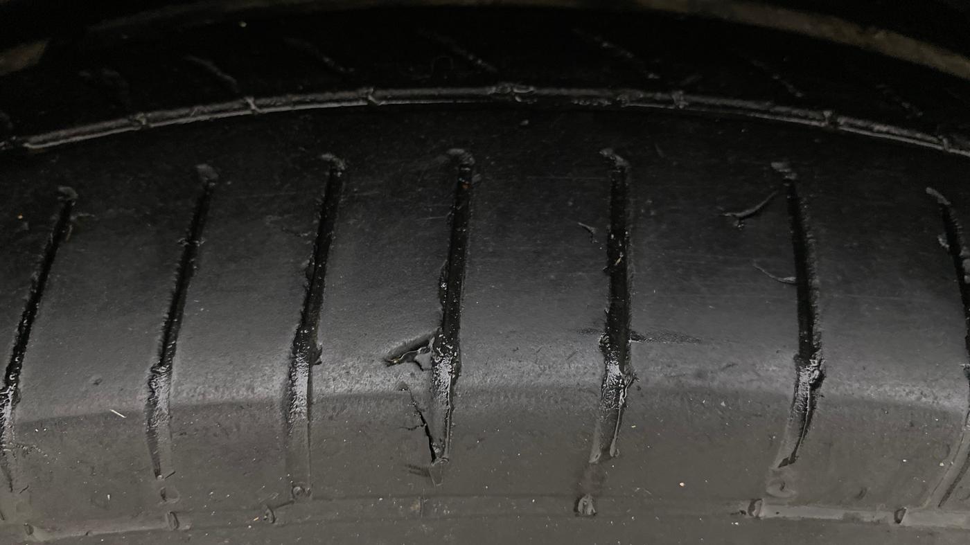 2022 Mahindra XUV700 AX 5 D MT 7 STR, Diesel, Manual, 59,691 km, Left Front Tyre Tread