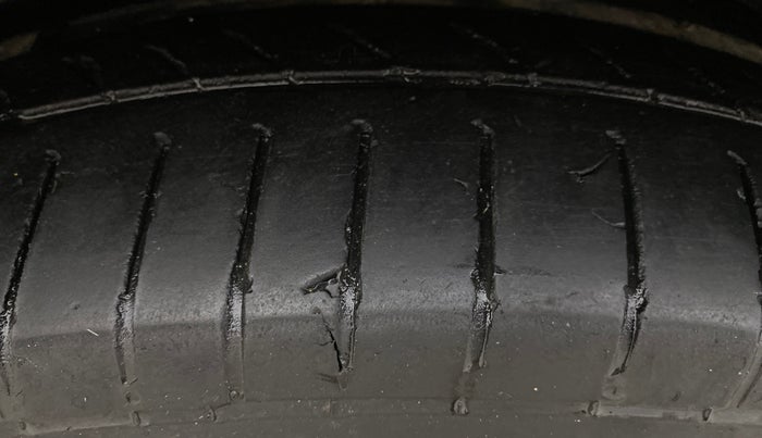 2022 Mahindra XUV700 AX 5 D MT 7 STR, Diesel, Manual, 59,650 km, Left Front Tyre Tread