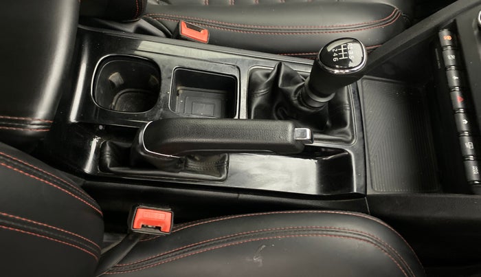 2022 Mahindra XUV700 AX 5 D MT 7 STR, Diesel, Manual, 59,650 km, Gear Lever