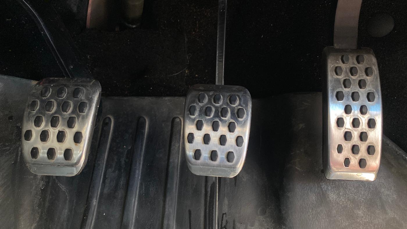 2022 Mahindra XUV700 AX 5 D MT 7 STR, Diesel, Manual, 59,691 km, Pedals