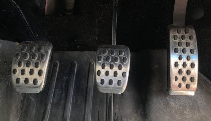 2022 Mahindra XUV700 AX 5 D MT 7 STR, Diesel, Manual, 59,650 km, Pedals