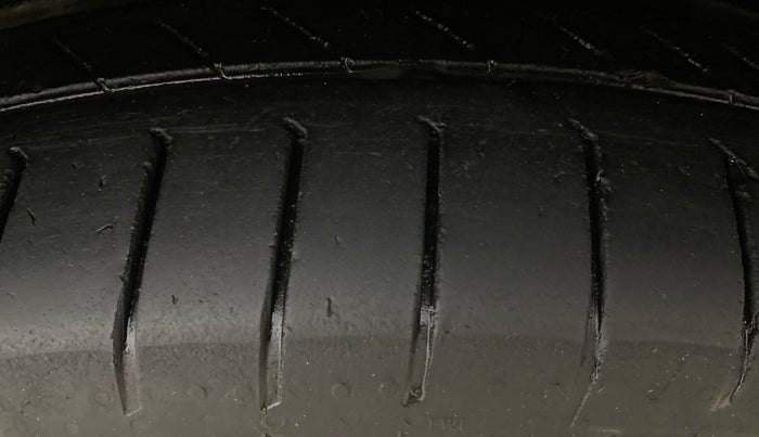 2022 Mahindra XUV700 AX 5 D MT 7 STR, Diesel, Manual, 59,650 km, Right Front Tyre Tread