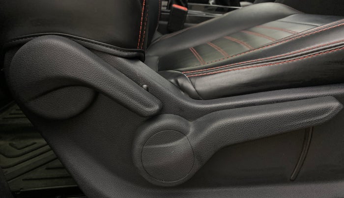 2022 Mahindra XUV700 AX 5 D MT 7 STR, Diesel, Manual, 59,650 km, Driver Side Adjustment Panel