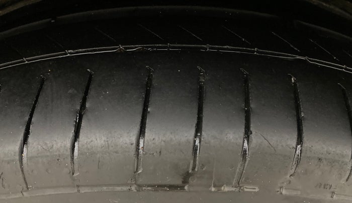 2022 Mahindra XUV700 AX 5 D MT 7 STR, Diesel, Manual, 59,650 km, Left Rear Tyre Tread