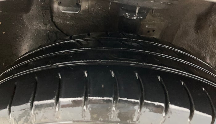 2014 Hyundai Elite i20 MAGNA 1.2, Petrol, Manual, 69,974 km, Left Front Tyre Tread