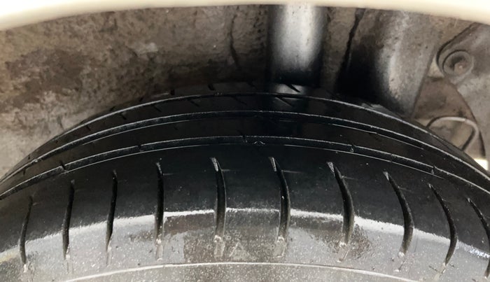 2014 Hyundai Elite i20 MAGNA 1.2, Petrol, Manual, 69,974 km, Left Rear Tyre Tread