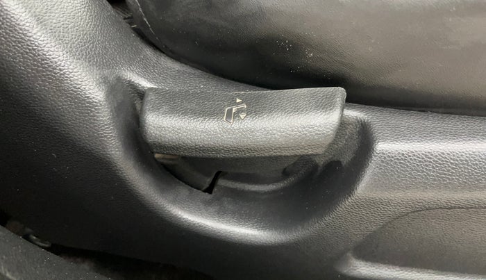 2014 Hyundai Elite i20 MAGNA 1.2, Petrol, Manual, 69,974 km, Driver Side Adjustment Panel