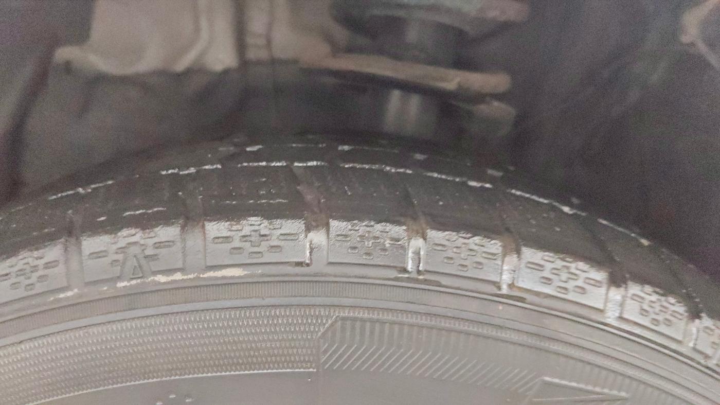 2020 Toyota YARIS G CVT, Petrol, Automatic, 59,763 km, Left Front Tyre Tread