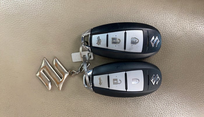 2016 Maruti Ciaz ZXI+, Petrol, Manual, 84,334 km, Key Close Up