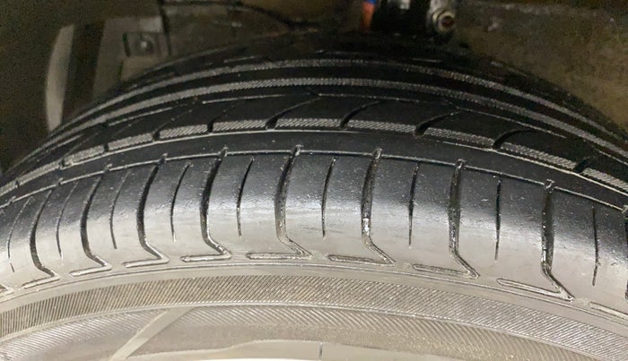 2016 Maruti Ciaz ZXI+, Petrol, Manual, 84,334 km, Left Front Tyre Tread