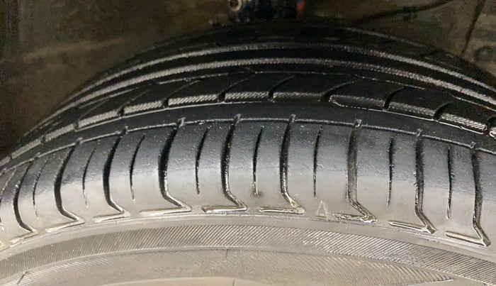 2016 Maruti Ciaz ZXI+, Petrol, Manual, 84,334 km, Right Front Tyre Tread