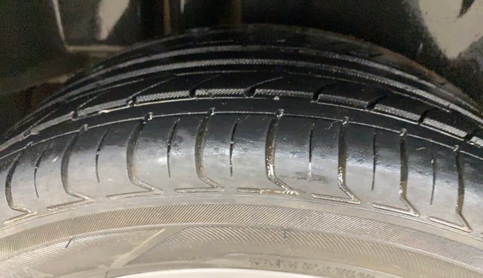 2016 Maruti Ciaz ZXI+, Petrol, Manual, 84,334 km, Right Rear Tyre Tread