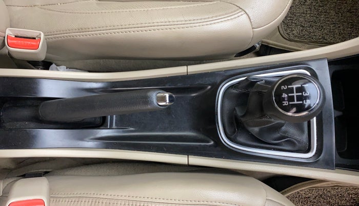 2016 Maruti Ciaz ZXI+, Petrol, Manual, 84,334 km, Gear Lever