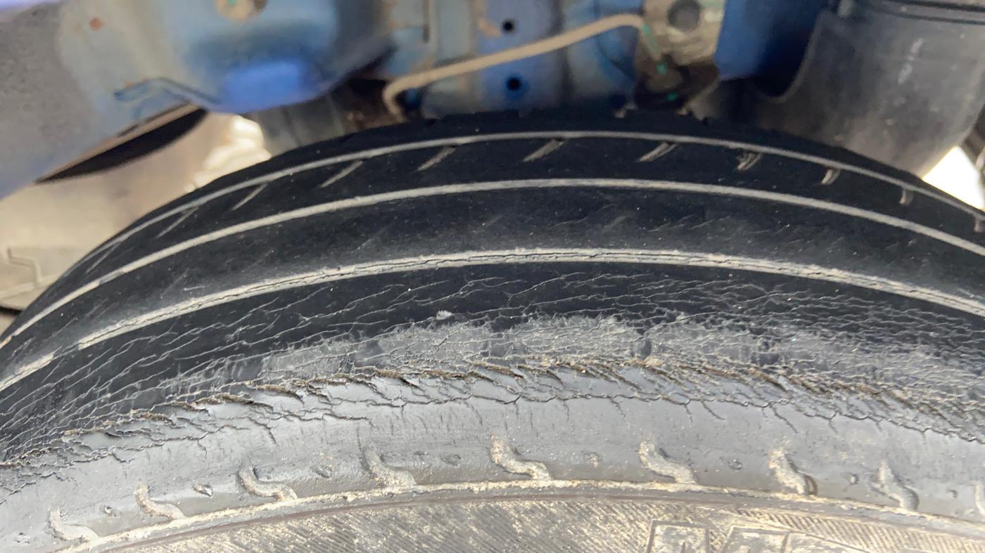 2016 Hyundai Eon ERA +, Petrol, Manual, 22,031 km, Left Rear Tyre Tread