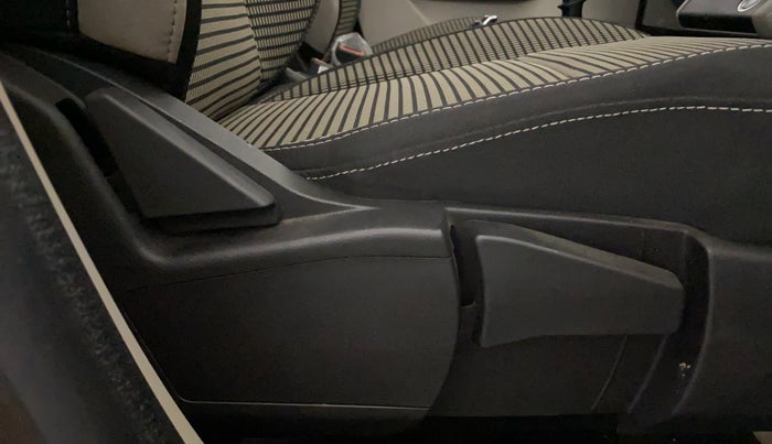 2024 Renault TRIBER RXZ, Petrol, Manual, 11,880 km, Driver Side Adjustment Panel