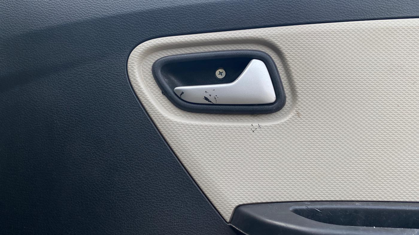 2023 Maruti Alto VXI, Petrol, Manual, 30,777 km, Driver Side Door Panels Control