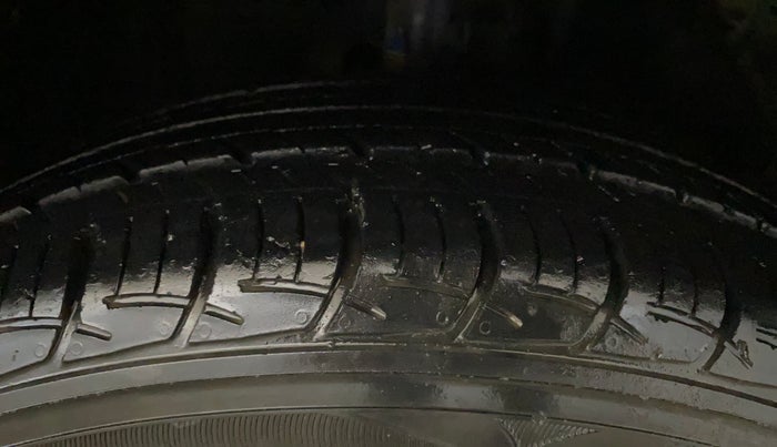 2019 Maruti Baleno DELTA CVT PETROL 1.2, Petrol, Automatic, 61,571 km, Right Front Tyre Tread