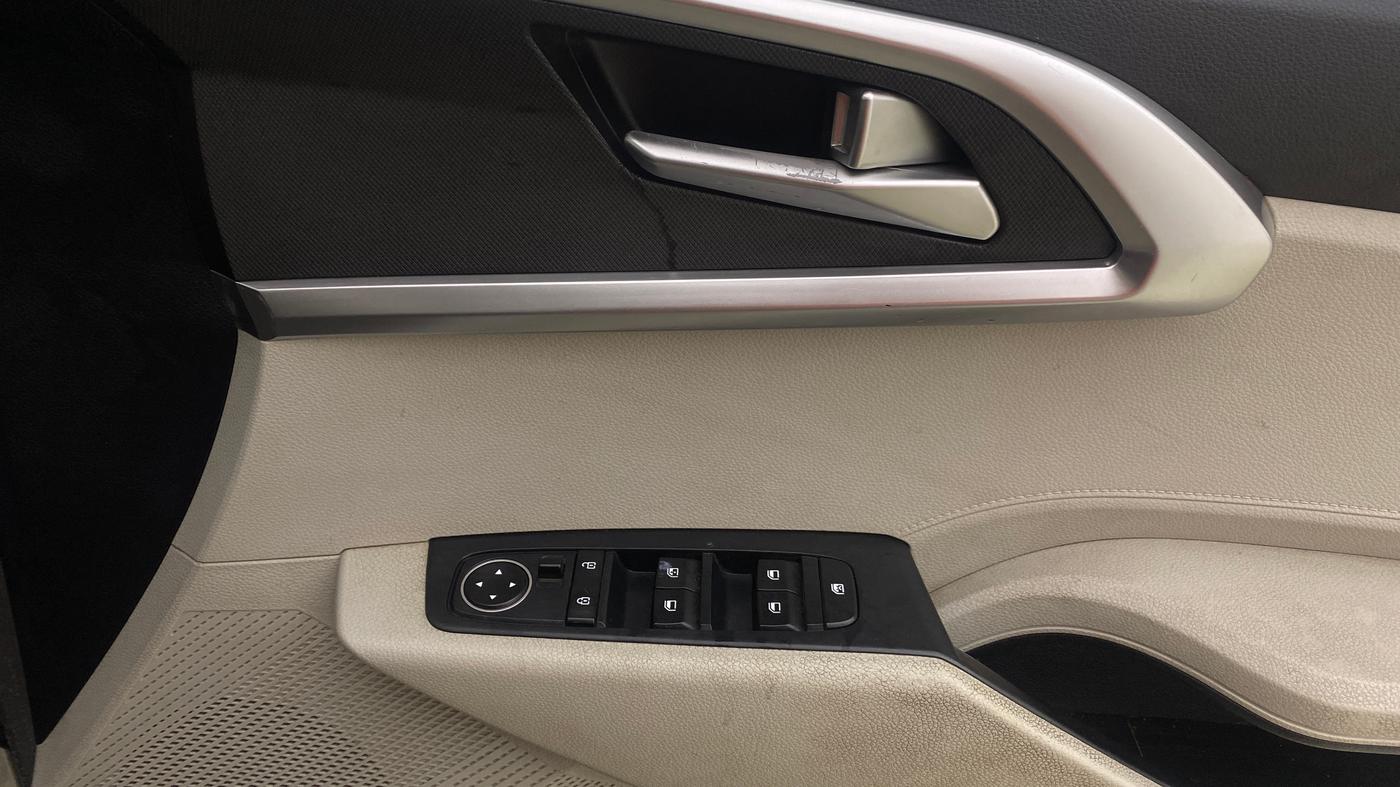 2023 KIA CARENS PRESTIGE 1.5 PETROL 7 STR, Petrol, Manual, 56,061 km, Driver Side Door Panels Control