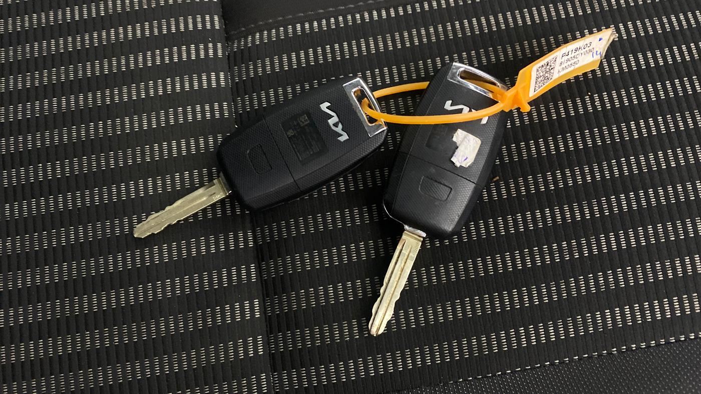 2023 KIA CARENS PRESTIGE 1.5 PETROL 7 STR, Petrol, Manual, 56,061 km, Key Close Up