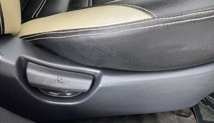 2017 Hyundai Grand i10 MAGNA 1.2 KAPPA VTVT, Petrol, Manual, 17,815 km, Driver Side Adjustment Panel