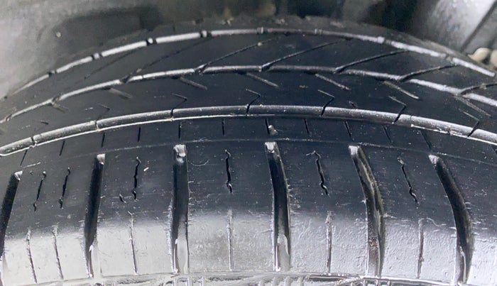 2017 Hyundai Grand i10 MAGNA 1.2 KAPPA VTVT, Petrol, Manual, 17,815 km, Left Rear Tyre Tread